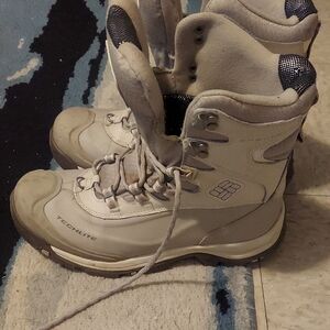 Columbia Off-White Winter Boots